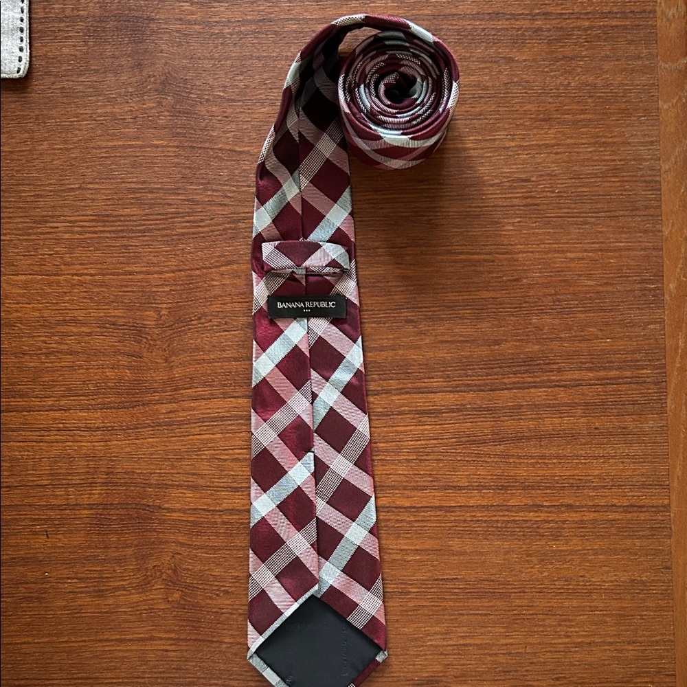 Banana Republic Men's Red and Gray Checkered Tie